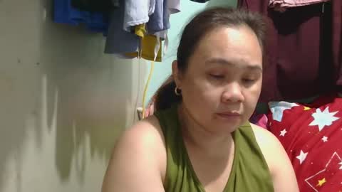 Snapshot of prettynhing chatting on 12.26.24 Nhing online show from 12.26.24