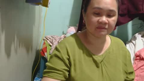 Snapshot of prettynhing chatting on 12.27.24 Nhing online show from 12.27.24
