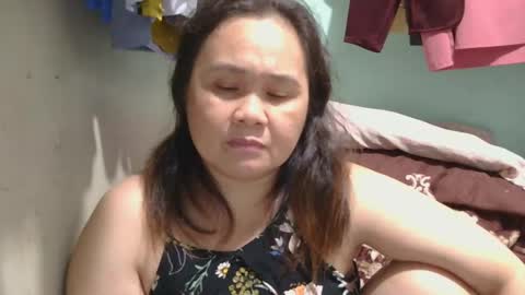 Snapshot of prettynhing chatting on 12.28.24 Nhing online show from 12.28.24
