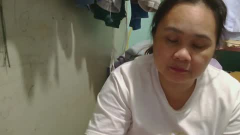 Snapshot of prettynhing chatting on 01.04.25 Nhing online show from 01.04.25