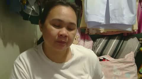 Snapshot of prettynhing chatting on 01.05.25 Nhing online show from 01.05.25