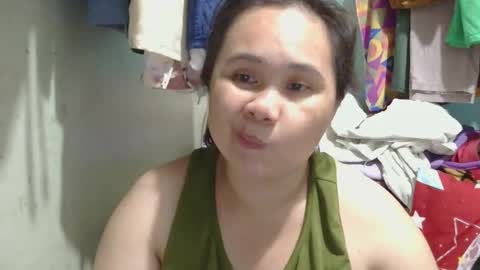 Snapshot of prettynhing chatting on 01.12.25 Nhing online show from 01.12.25