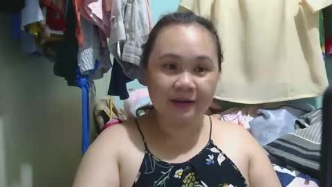 Snapshot of prettynhing chatting on 01.18.25 Nhing online show from 01.18.25