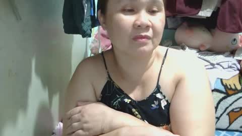 Snapshot of prettynhing chatting on 02.09.25 Nhing online show from 02.09.25