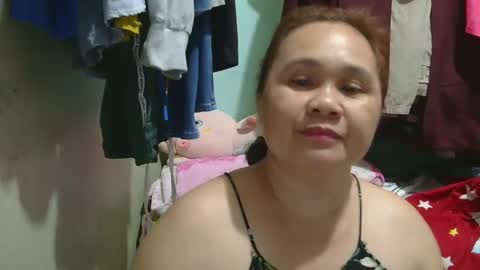 Snapshot of prettynhing chatting on 02.10.25 Nhing online show from 02.10.25