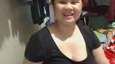 Snapshot of prettynhing chatting on 02.15.25 Nhing online show from 02.15.25