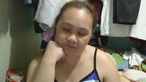 Snapshot of prettynhing chatting on 02.16.25 Nhing online show from 02.16.25