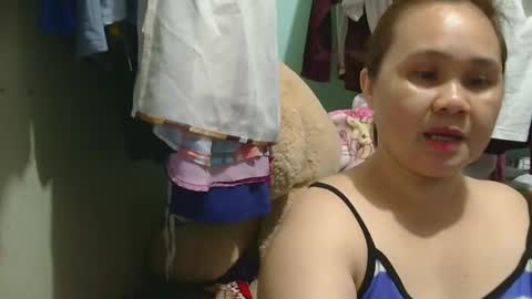 Snapshot of prettynhing chatting on 02.16.25 Nhing online show from 02.16.25