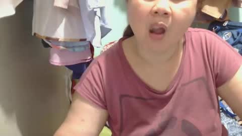 Snapshot of prettynhing chatting on 02.23.25 Nhing online show from 02.23.25