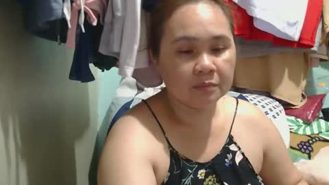 Snapshot of prettynhing chatting on 03.02.25 Nhing online show from 03.02.25