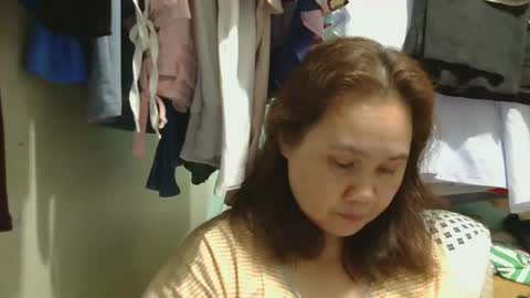 Snapshot of prettynhing chatting on 03.02.25 Nhing online show from 03.02.25