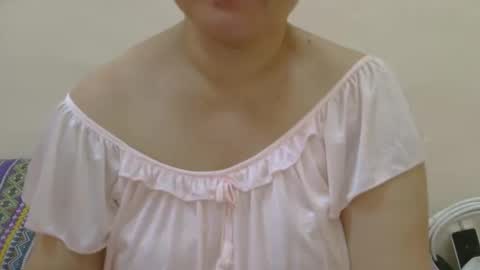 Snapshot of prettynhing chatting on 09.13.25 Nhing online show from 09.13.25