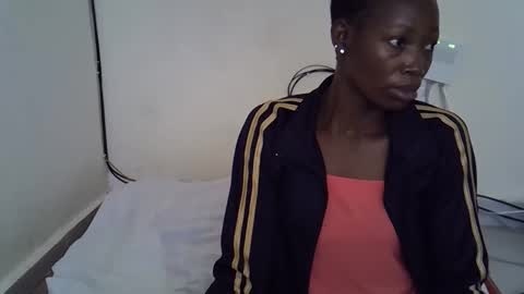 Snapshot of prettyqueen24 chatting on 11.10.25 Pretty Queen online show from 11.10.25