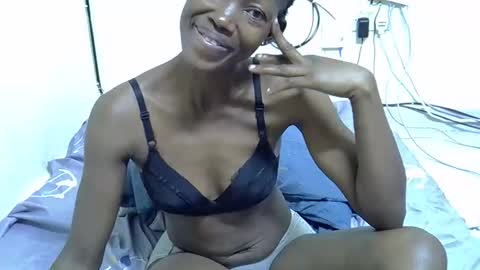 Snapshot of prettyqueen24 chatting on 11.15.25 Pretty Queen online show from 11.15.25