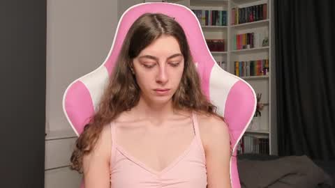 Snapshot of prettysomething chatting on 06.27.26 Sophie next stream will be at Monday i will wait you guys online show from 06.27.26
