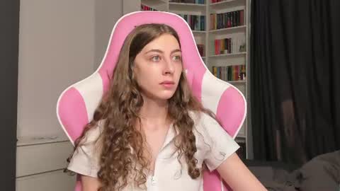 Snapshot of prettysomething chatting on 07.18.26 Sophie next stream will be at Monday i will wait you guys online show from 07.18.26