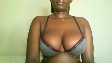 Snapshot of prettyvishy chatting on 05.22.26 prettyvishy online show from 05.22.26