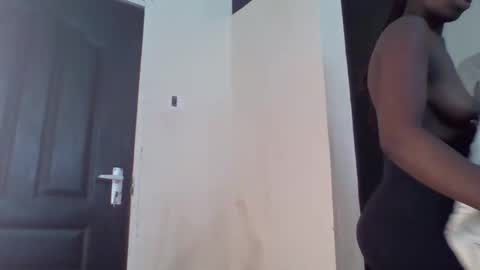 prettyzuzu online show from 10.21.25