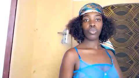 prettyzuzu online show from 11.04.25