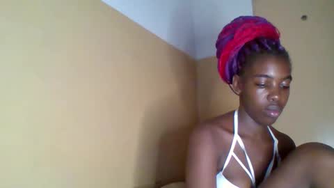 prettyzuzu online show from 12.19.25