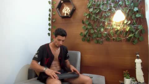 prince_arthur77 online show from 01.10.25