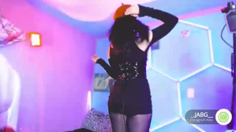 Snapshot of princesita_valija chatting on 10.17.25 Beth   online show from 10.17.25