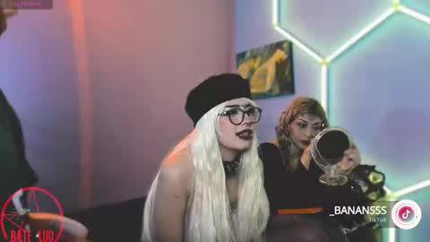 Snapshot of princesita_valija chatting on 10.20.25 Beth   online show from 10.20.25