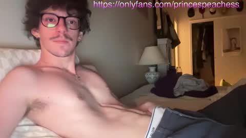 Snapshot of princespeaches chatting on 10.19.25 Peaches online show from 10.19.25