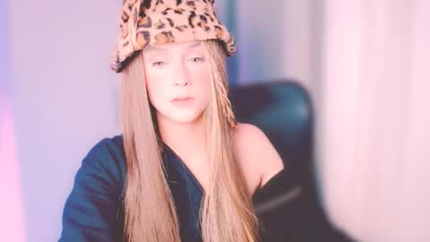 Snapshot of princess_peaach chatting on 10.26.25 ArianaJoliiee online show from 10.26.25