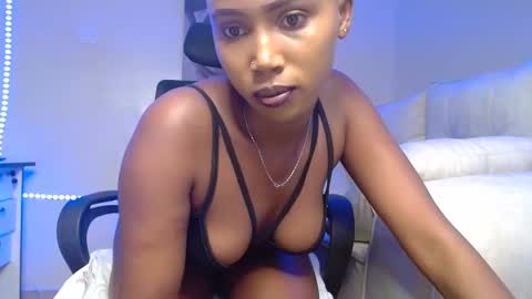 Snapshot of princess_princessa chatting on 02.13.25 princess_princessa online show from 02.13.25