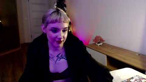 Snapshot of princessshy___ chatting on 02.13.25 18 y.o online show from 02.13.25