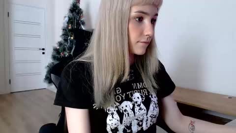 Snapshot of princessshy___ chatting on 02.18.25 18 y.o online show from 02.18.25