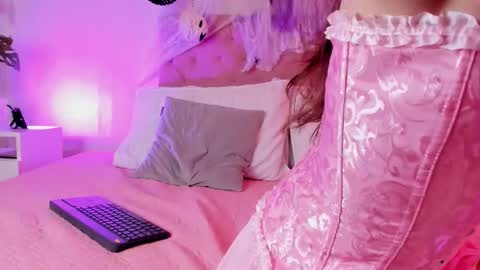 Pretty Moon online show from 10.31.25