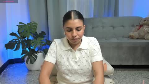    INDEPENDENT MODEL online show from 12.06.24