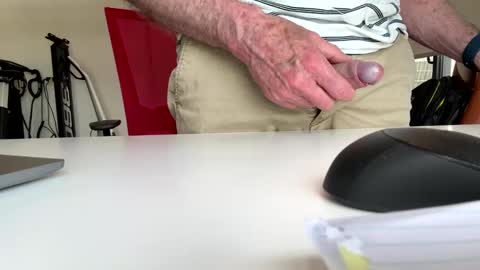 Snapshot of puffiest chatting on 12.03.24 puffiest online show from 12.03.24