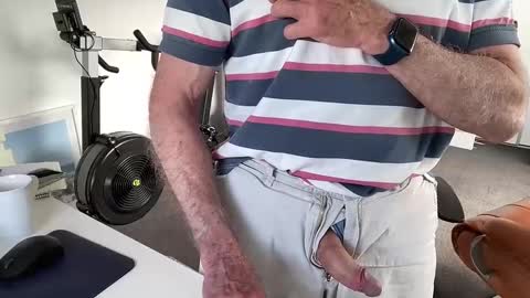 Snapshot of puffiest chatting on 12.26.24 puffiest online show from 12.26.24