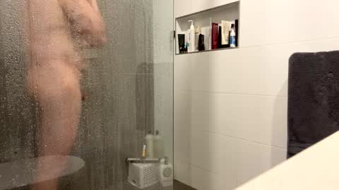 Snapshot of puffiest chatting on 01.12.25 puffiest online show from 01.12.25