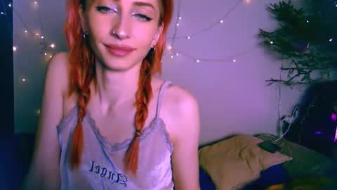 Snapshot of pufpufog chatting on 01.11.25 EsteticHouse online show from 01.11.25