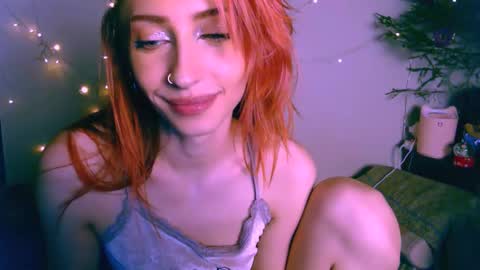 Snapshot of pufpufog chatting on 01.11.25 EsteticHouse online show from 01.11.25