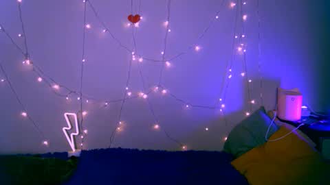 Snapshot of pufpufog chatting on 02.12.25 EsteticHouse online show from 02.12.25