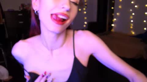 Snapshot of pufpufog chatting on 03.05.25 EsteticHouse online show from 03.05.25