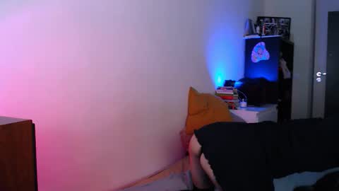 Snapshot of pufpufog chatting on 09.17.25 EsteticHouse online show from 09.17.25