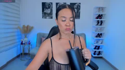 Pui Yeee  online show from 07.24.26