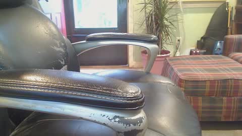 pulltoy1 online show from 12.04.24