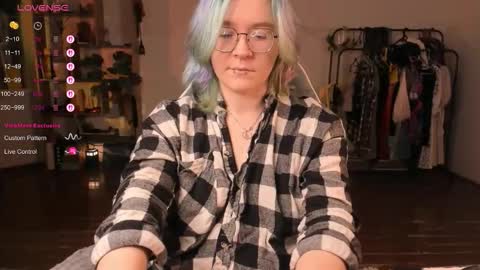 Snapshot of pumbazaebumba chatting on 10.02.25 Alisa lack of vitamin D online show from 10.02.25