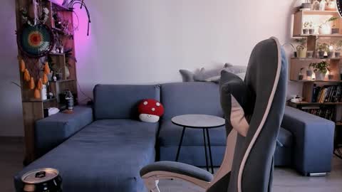 Snapshot of pumbazaebumba chatting on 10.14.25 Alisa lack of vitamin D online show from 10.14.25