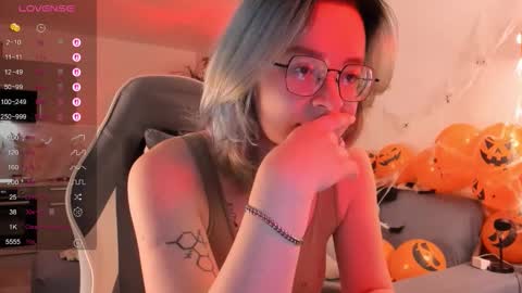 Snapshot of pumbazaebumba chatting on 10.24.25 Alisa lack of vitamin D online show from 10.24.25