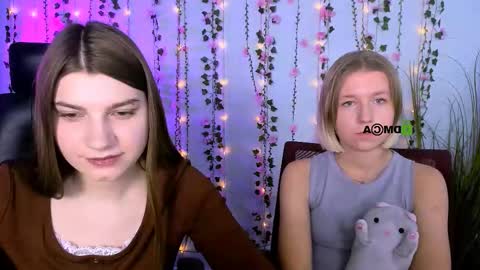 Snapshot of pure_radiance chatting on 09.16.25 Ask me3 online show from 09.16.25