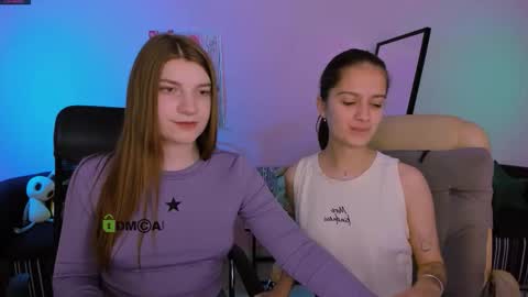 Snapshot of pure_radiance chatting on 10.04.25 Ask me3 online show from 10.04.25