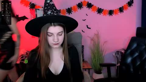 Snapshot of pure_radiance chatting on 10.24.25 Ask me3 online show from 10.24.25